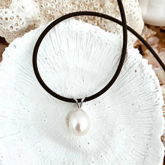 Pearl Pendant Necklace "Silver Fishtail"