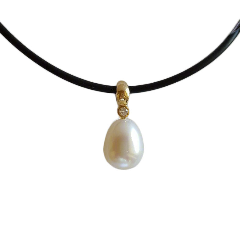 Pearl and Gold Pendant "Sparkling Leaf Drop" 9ct