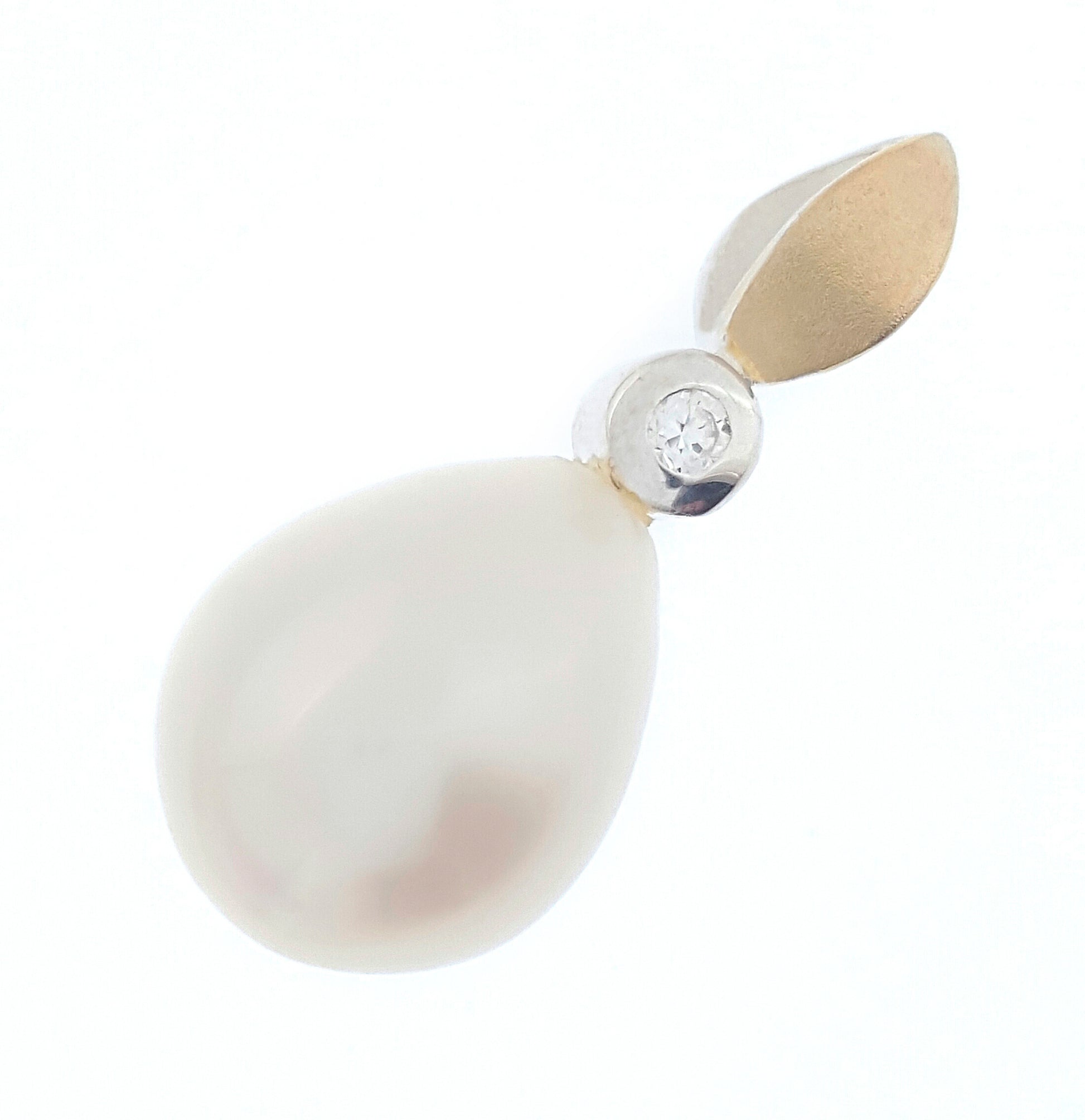 Pearl Pendant 'Sparkling Leaf' - The Courthouse Collection