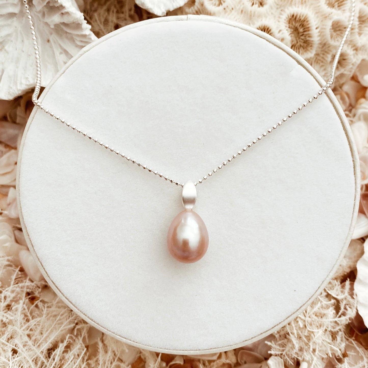 Pearl Pendant 'Leaf' - The Courthouse Collection