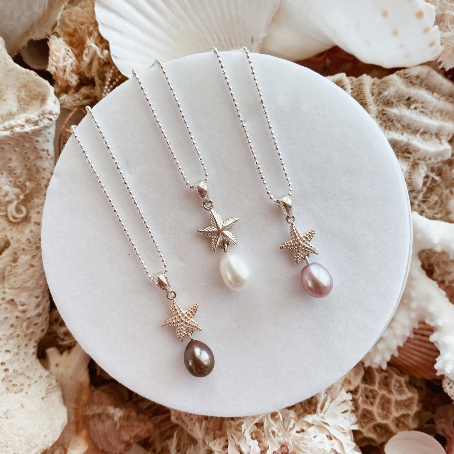Pearl Pendant 'Starfish' l White Pink Peacock - The Courthouse Collection