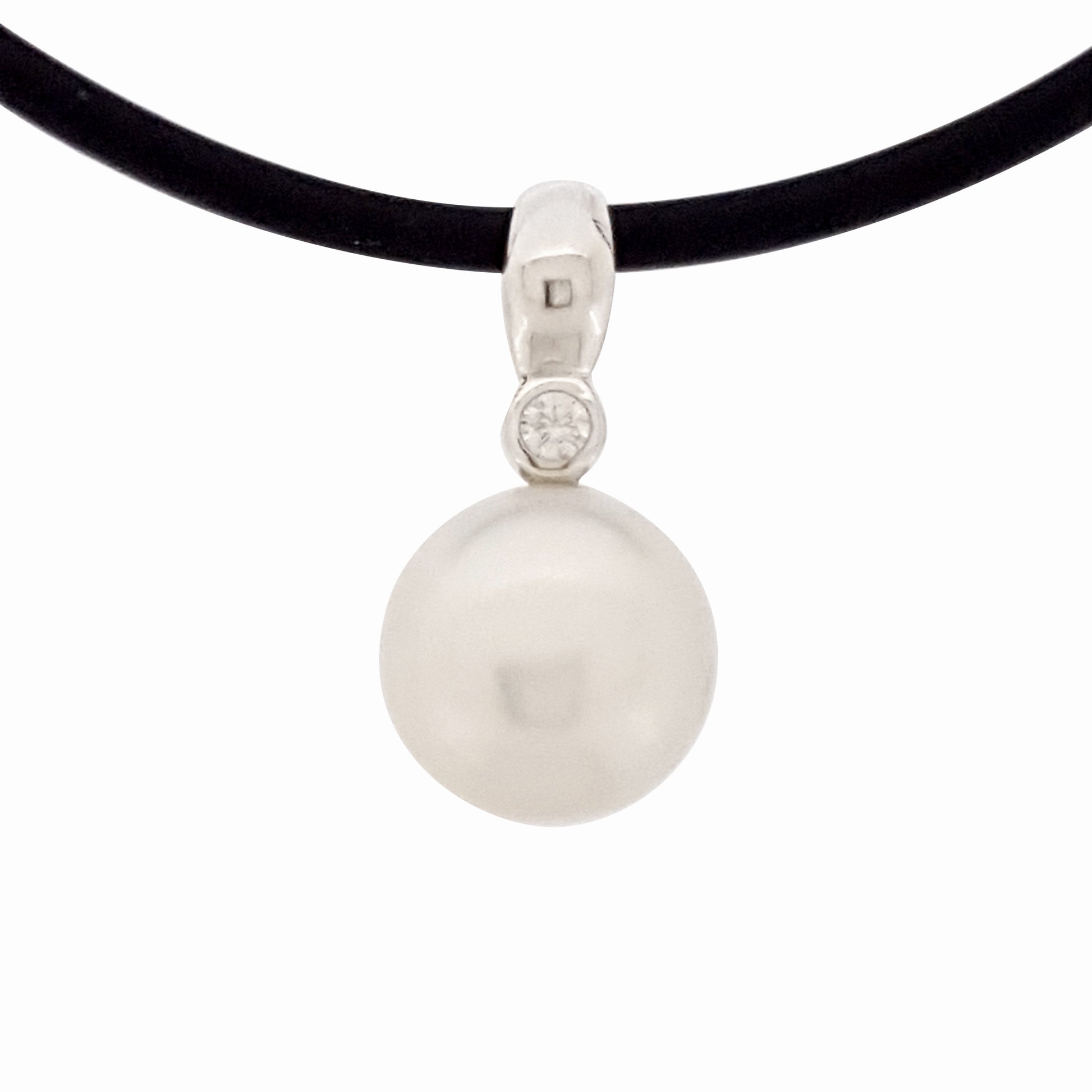 Pearl Pendant 'Sparkling Leaf' Button - The Courthouse Collection