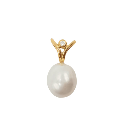 Fish Tail Pearl Pendant Sparkling Gold