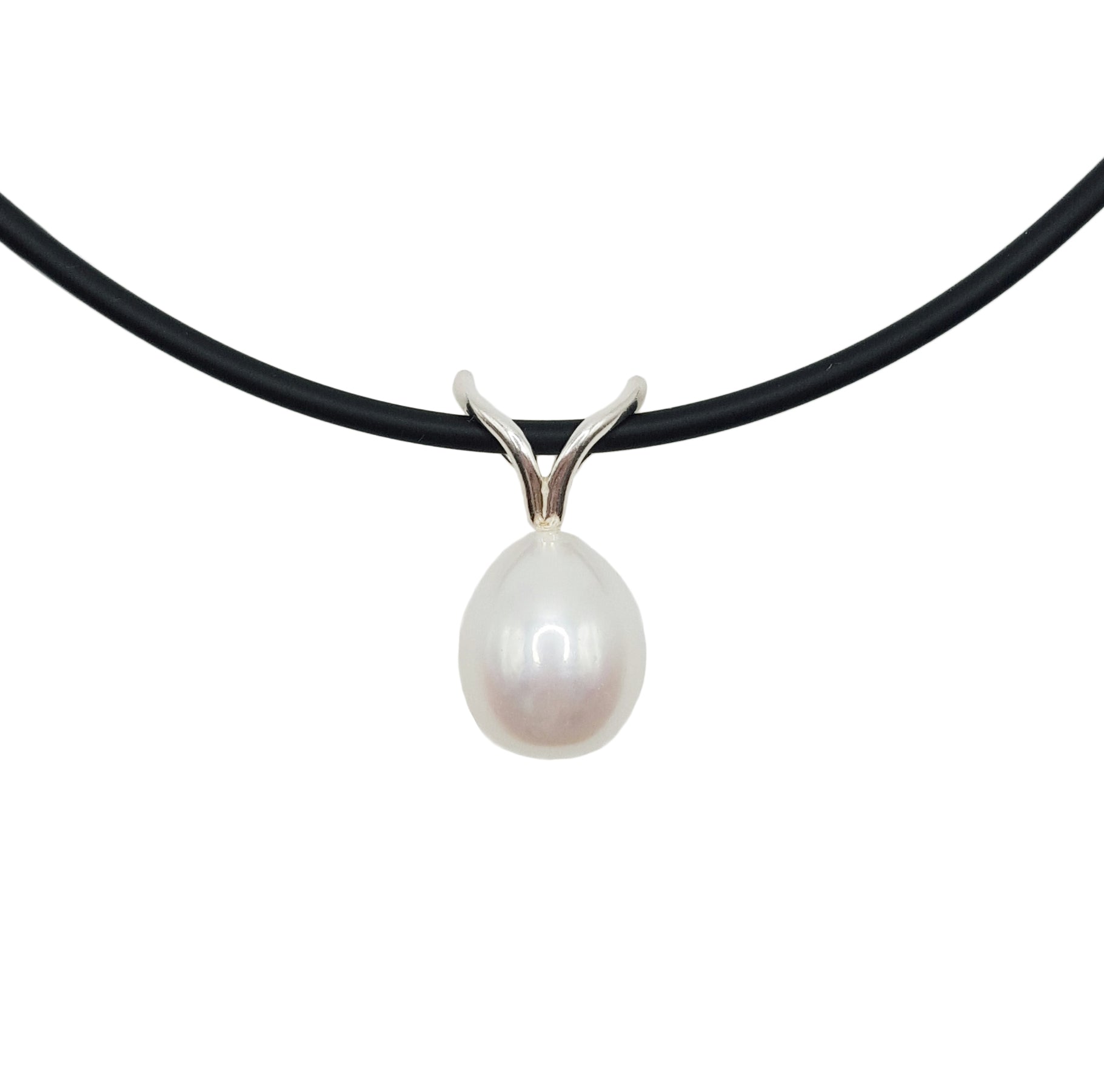 Pearl Pendant Necklace "Silver Fishtail"