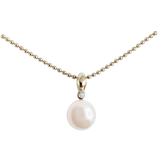 Pearl Pendant in Gold 'Sparkling Leaf' Button