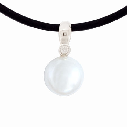 Pearl Pendant in Gold 'Sparkling Leaf' Button - The Courthouse Collection