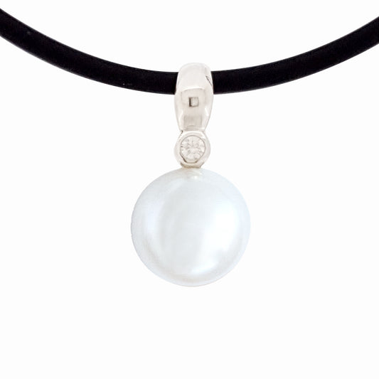 Pearl Pendant in Gold 'Sparkling Leaf' Button