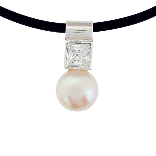 Pearl Pendant “Silver Meghan” | The Courthouse Collection