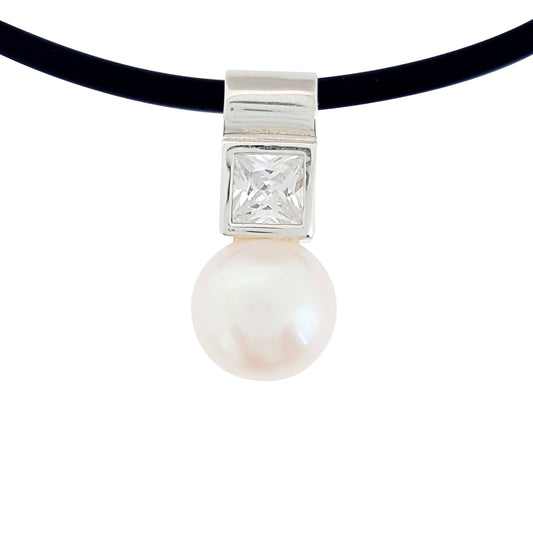 Cultured Pearl Pendant "Meghan" Silver - The Courthouse Collection