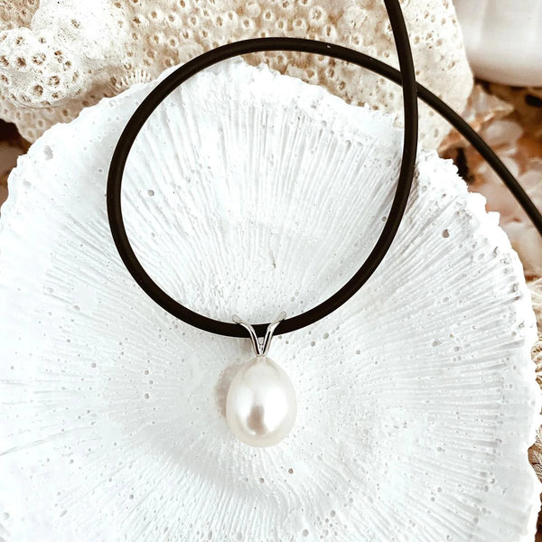 Pearl Pendant 'Fishtail' Silver | The Courthouse Collection