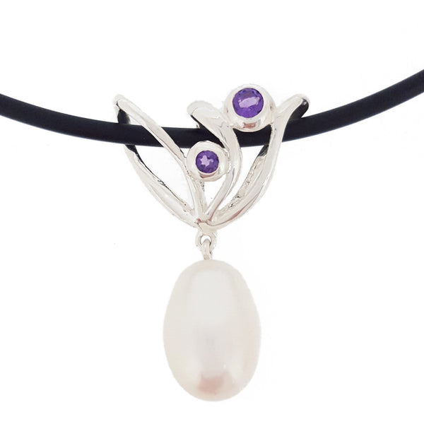 stunning sterling silver pendant featuring freshwater pearl - 0