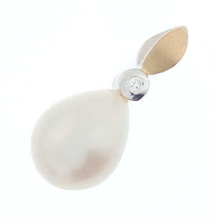Pearl Pendant 'Sparkling Leaf' - The Courthouse Collection