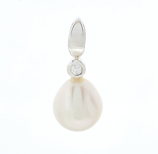 Cubic Zirconia Pendant Pearl "Sparkling Leaf"