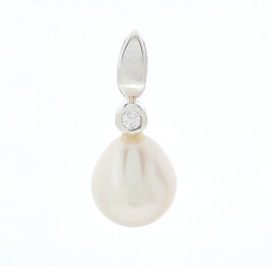 Pearl Pendant 'Sparkling Leaf' - The Courthouse Collection