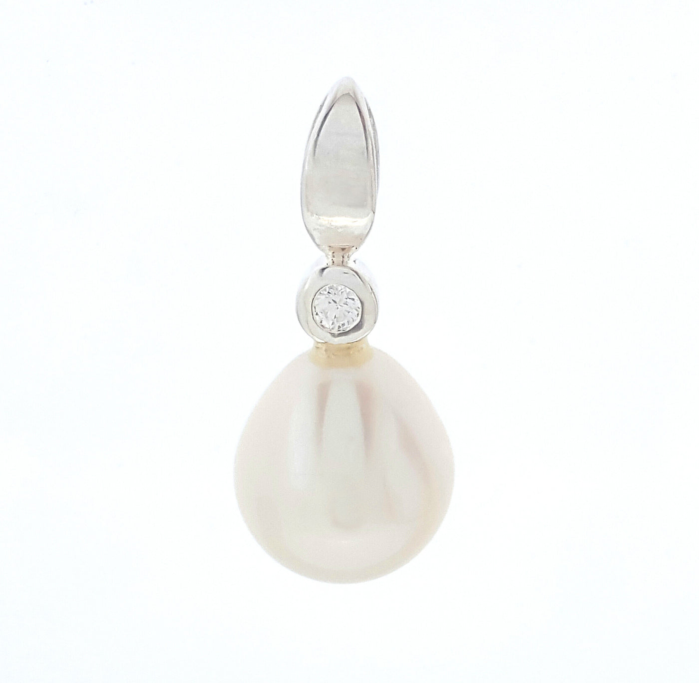 Pearl Pendant 'Sparkling Leaf' - The Courthouse Collection