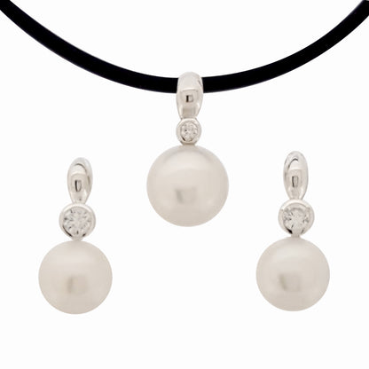 Pearl Pendant 'Sparkling Leaf' Button - The Courthouse Collection